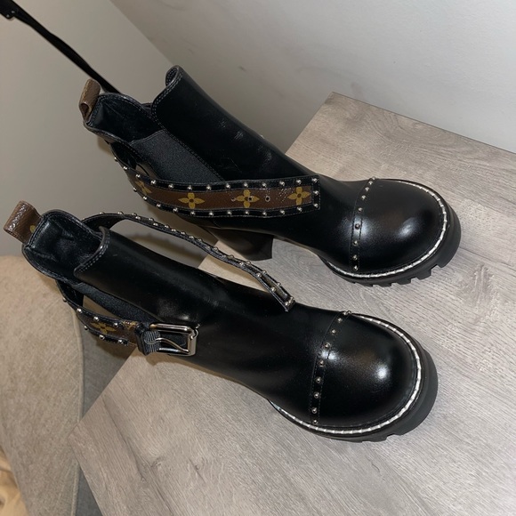 LV MONOGRAM BUCKLE BOOT - Picture 2 of 5